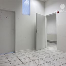 Ponúkame na prenájom obchodno - kancelárske priestory v centre mesta s výmerou 80 m2