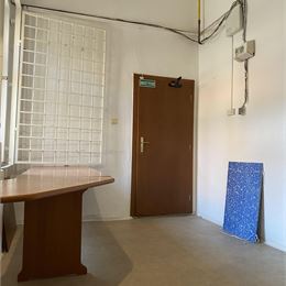 Ponúkame na prenájom obchodno - kancelárske priestory v centre mesta s výmerou 80 m2