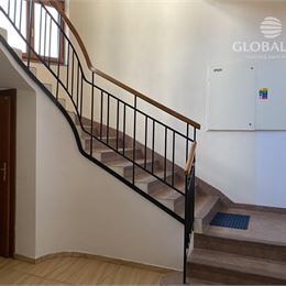 Ponúkame na prenájom obchodno - kancelárske priestory v centre mesta s výmerou 80 m2