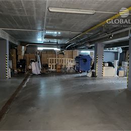 Garáž - 600 m2 - na služby, autodetaling v centre mesta