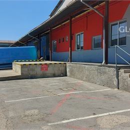 Skladovacie priestory s výmerou 830 m2 v areáli pri diaľničnom privádzači