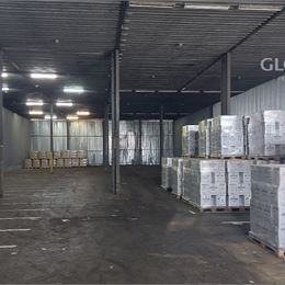 Skladovacie priestory s výmerou 830 m2 v areáli pri diaľničnom privádzači
