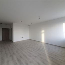 NOVOSTAVBA OPÁL - NOVÝ 1i BYT S TERASOU A PIVNICOU - GARÁŽOVÉ STÁTIE