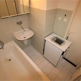 SEKURISOVA ul. - TEHLOVÝ SLNEČNÝ 2i BYT S LOGGIOU - 2x PARKOVANIE - NEPRIECHODNÉ IZBY