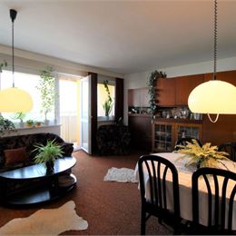 SEKURISOVA ul. - TEHLOVÝ SLNEČNÝ 2i BYT S LOGGIOU - 2x PARKOVANIE - NEPRIECHODNÉ IZBY