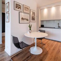 VILADOMY SLNEČNICE - MODERNÝ 2i BYT S BALKÓNOM - PARKOVACIE STÁTIE