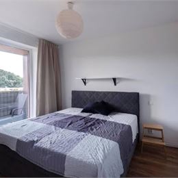 VILADOMY SLNEČNICE - MODERNÝ 2i BYT S BALKÓNOM - PARKOVACIE STÁTIE