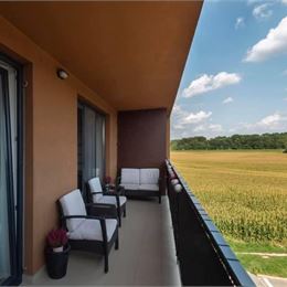 VILADOMY SLNEČNICE - MODERNÝ 2i BYT S BALKÓNOM - PARKOVACIE STÁTIE