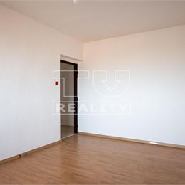 Na predaj 2 izbový byt 62 m2 v príjemnej časti Veľkých Dvoran, okres Topoľčany