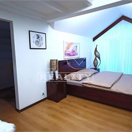 TUreality ponúka na predaj veľký mezonetový byt v centre Topoľčian, 230m2