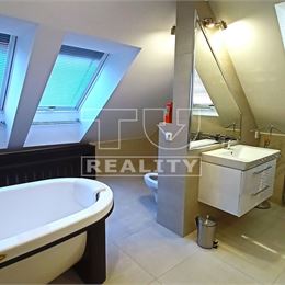 TUreality ponúka na predaj veľký mezonetový byt v centre Topoľčian, 230m2