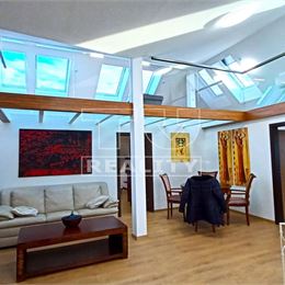 TUreality ponúka na predaj veľký mezonetový byt v centre Topoľčian, 230m2