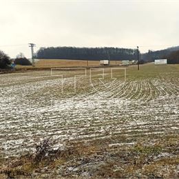 TUreality ponúka na predaj pozemok vhodný na stavbu na komerčné účely 3191m2,obec Svinná