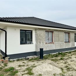 TUreality Vám ponúka na predaj novostavbu 4izbový priestranný dvojdom v obci Veľké Blahovo