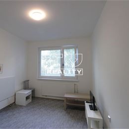 TUreality ponúka na predaj 3 izbový byt v meste Žarnovica, 69 m2