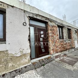 TUREALITY VÁM PONÚKA NA PREDAJ INVESTIČNÚ BUDOVU V OBCI VEĽKÉ BLAHOVO