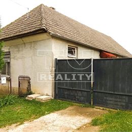 Na predaj starší 3izb. rodinný dom so záhradou v obci Šalgovce s výmerou 2769 m2.