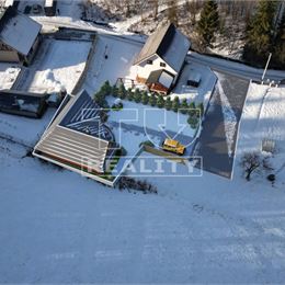 STAVEBNÝ pozemok situovaný vo veľmi vyhľadávanej a obľúbenej obci Terchová o výmere 669m²