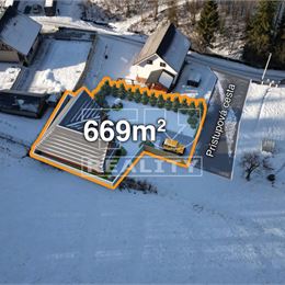 STAVEBNÝ pozemok situovaný vo veľmi vyhľadávanej a obľúbenej obci Terchová o výmere 669m²