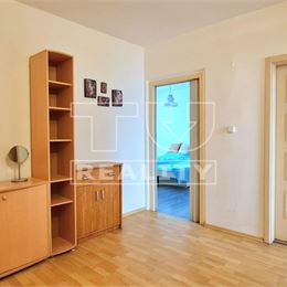 TUreality ponúka na predaj 2 izbový byt vo vyhľadávanej lokalite mesta Handlová, 65 m2