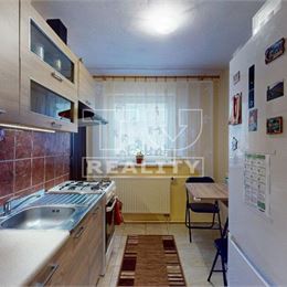 So súhlasom majiteľa ponúkame na predaj 3 izbový byt, o výmere 62 m2, blízko Košíc, v obci Ruskov.