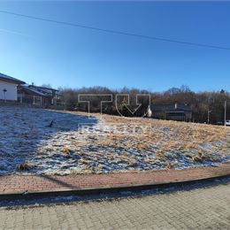 Na predaj krásny slnečný pozemok v malebnej obci Cigeľ s rozlohou 870m2.