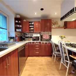 REREZRVOVANÉ!!! Na predaj príjemný 2 izbový byt 65,3 m2 s balkónom na ulici R.Dilonga Hlohovec