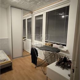 Ponúkame na predaj veľký 3 izbový byt vo výbornej lokalite na sídlisku L. Svobodu v meste Skalica.