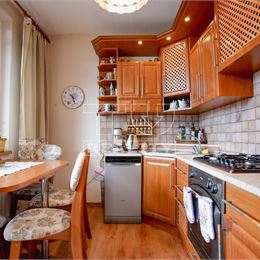 Ponúkame exkluzívne na predaj krásny 3i byt typu Účko na sídlisku Radvaň v Banskej Bystrici, 79,7 m2.