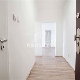 3-izbový, kompletne prerobený byt blízko stanice, Nové Zámky – 78,83m2