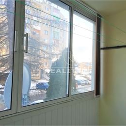 Rezervované. Na predaj 1-izbový byt v pôvodnom stave s balkónom, Nový Juh, Poprad, 33,31 m2