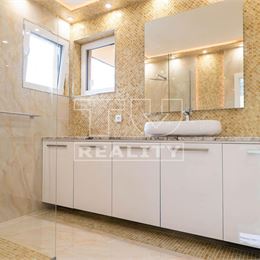 NOVOSTAVBA – moderný dvojpodlažný RODINNÝ DOM 4KK v obci Horný Vadičov