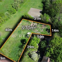 Stavebný pozemok NA PREDAJ v obci Podhorany 909 m2
