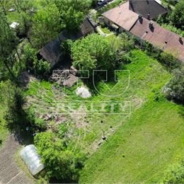 Stavebný pozemok NA PREDAJ v obci Podhorany 909 m2