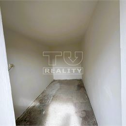 TUreality ponúka na predaj 4 izbový rodinný dom - retro dom na moderný štýl 1080 m2, Čiližská Radváň
