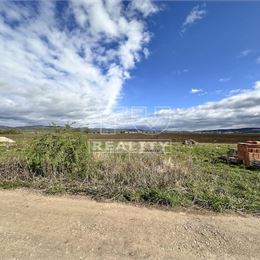NOVOSTAVBA TEHLOVÉHO RODINNÉHO DOMU, POZEMOK O ROZLOHE 442m2, VEĽKÉ BIEROVCE