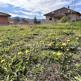 NOVOSTAVBA TEHLOVÉHO RODINNÉHO DOMU, POZEMOK O ROZLOHE 442m2, VEĽKÉ BIEROVCE