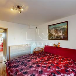 TUreality ponúka na predaj 4 izbový rodinný dom 200 m2 s bazénom a krásnou terasou Dolné Trhovište