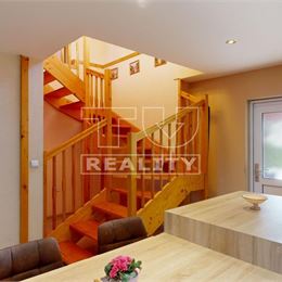 TUreality ponúka na predaj 4 izbový rodinný dom 200 m2 s bazénom a krásnou terasou Dolné Trhovište