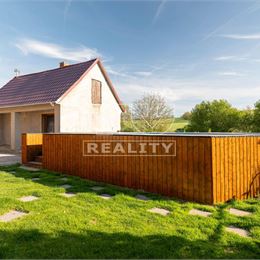 TUreality ponúka na predaj 4 izbový rodinný dom 200 m2 s bazénom a krásnou terasou Dolné Trhovište
