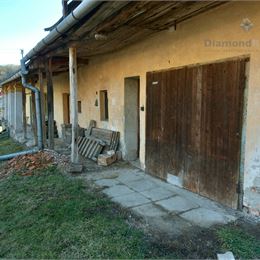 NA PREDAJ 2 IZBOVÝ RODINNÝ DOM - VEĽKÉ STRACINY