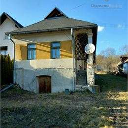 NA PREDAJ 2 IZBOVÝ RODINNÝ DOM - VEĽKÉ STRACINY