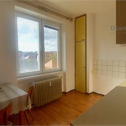NA PREDAJ TEHLOVÝ 3 IZBOVÝ BYT S BALKÓNOM - ŠKOLSKÁ