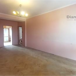 NA PREDAJ TEHLOVÝ 3 IZBOVÝ BYT S BALKÓNOM - ŠKOLSKÁ
