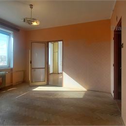NA PREDAJ TEHLOVÝ 3 IZBOVÝ BYT S BALKÓNOM - ŠKOLSKÁ