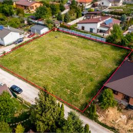 Na predaj oplotený stavebný pozemok s inžinierskymi sieťami Nitra - Párovské Háje