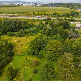 Na predaj pozemok 1.5 ha pri OPTIME