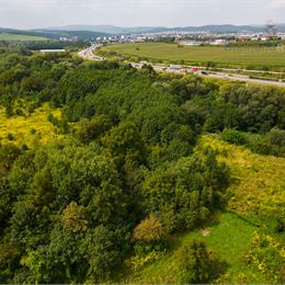 Na predaj pozemok 1.5 ha pri OPTIME
