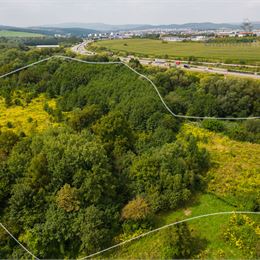 Na predaj pozemok 1.5 ha pri OPTIME