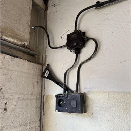 NA PREDAJ GARÁŽ I 16m2 I ELEKTRIKA I ŽELEZNÍKY